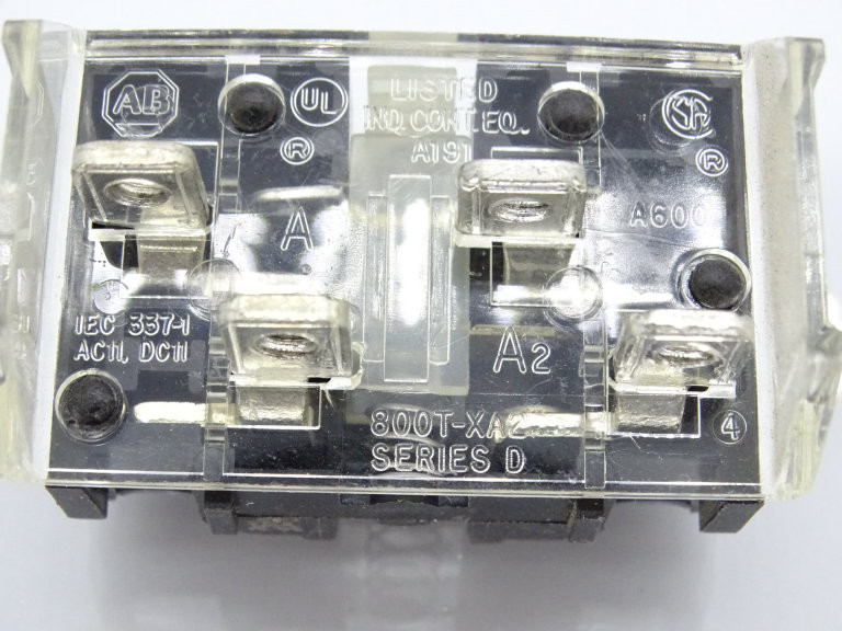 Catlog Board 2台＋Catlog  Allen Bradley 800T-XA2 Series D Contact Block