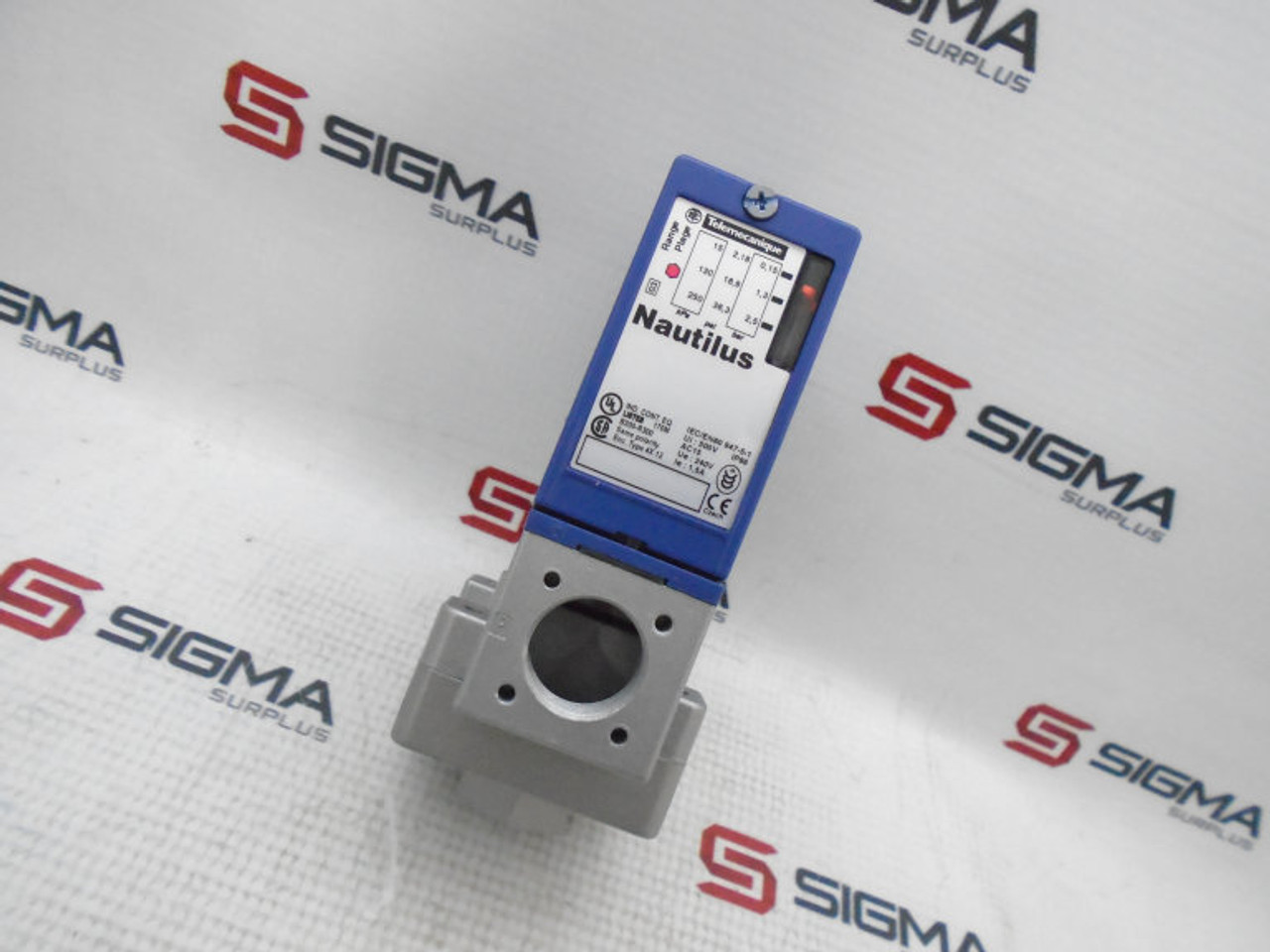 Schneider Electric Xmla002a2s11 Switch Schneider Electric Xmla002a2s11 Switch