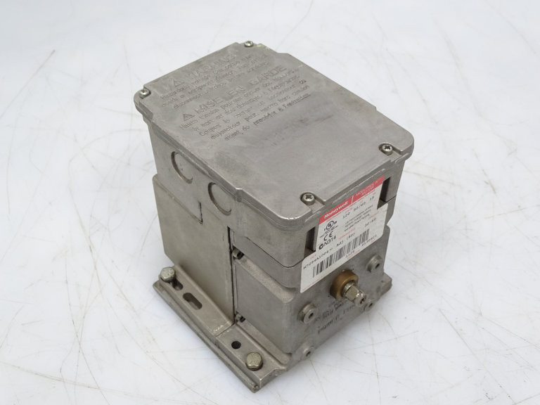 New in box Honeywell m7284a1004 electric actuator m7284a 1004 New in box Honeywell m7284a1004 electric actuator m7284a 1004
