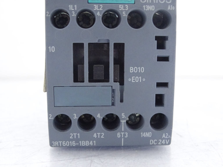 SIEMENS 3RT1316-1AK60 / 3RT13161AK60 – Nuovo In Scatola (usato Come Esposizione?)