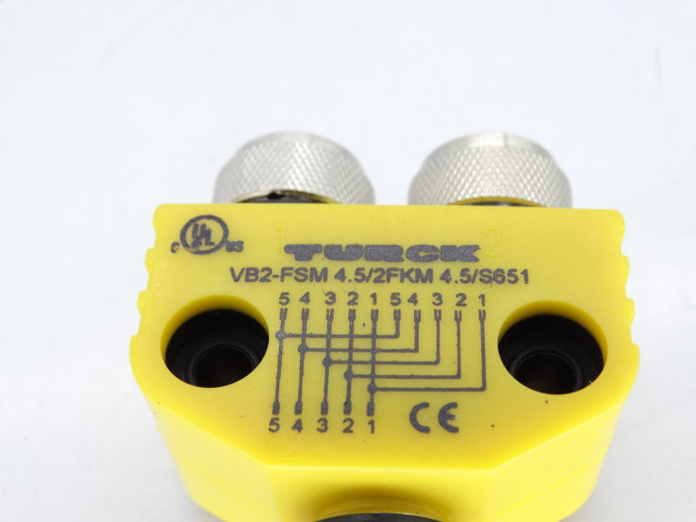 フミシュナ4 VT2 Turck VB2-FSM 4.5/2FKM 4.5/S651 Connector