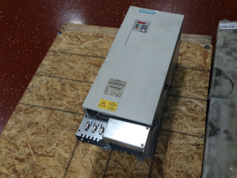 Siemens 6SE7024-7TD51-1AA1-Z Drive