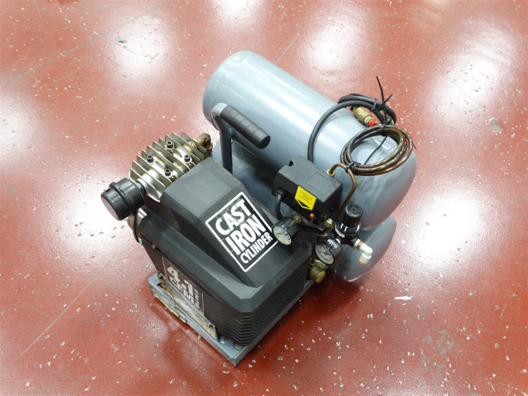 Iron Horse IHTS2518L Air Compressor 125PSI