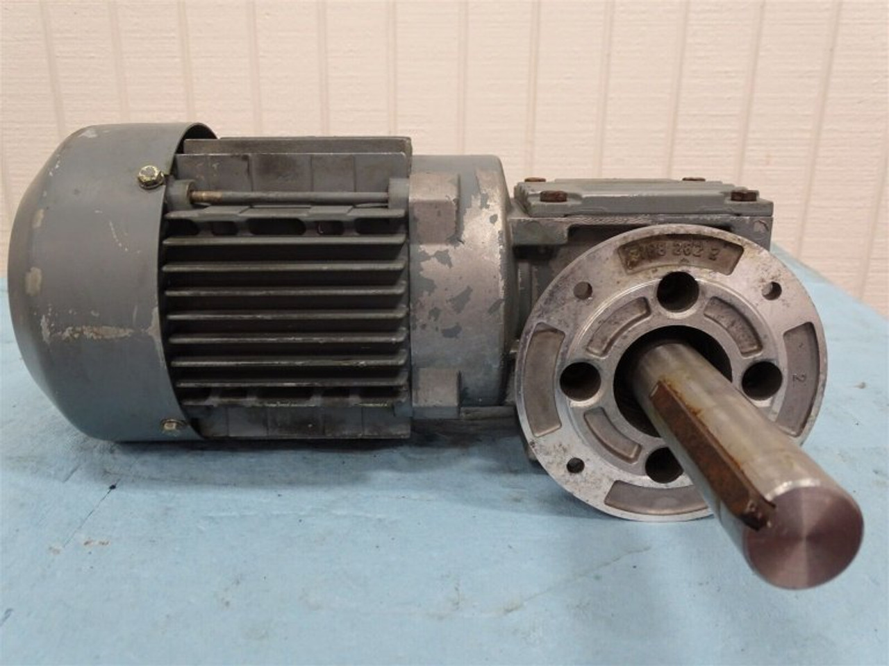 SEW-USOCOME WAF20 DT71D4 GEARMOTOR 0.37KW 1700/119RPM 3PH 230/400VAC  2/1.15A (31873 - USED)