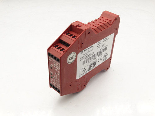 ALLEN BRADLEY 440R-M23204 RELAY