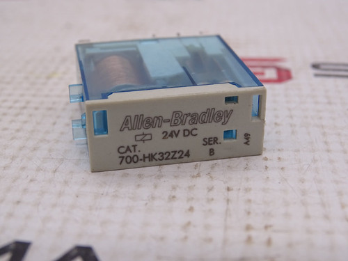 ALLEN BRADLEY 700-HK32Z24 SERIES B RELAY