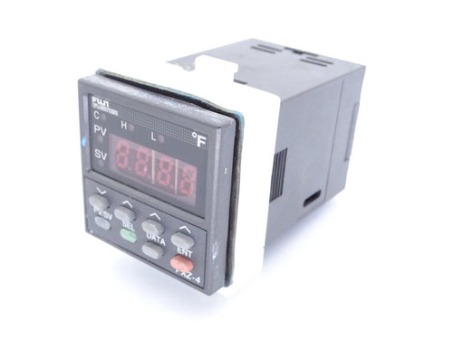 FUJI ELECTRIC PXZ4-RAY1-4V-C26 TEMPERATURE CONTROLLER