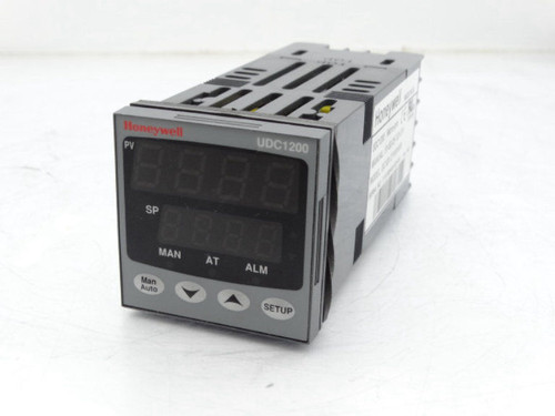 HONEYWELL DC1202-7-1-0-0-1-0-0-0 Process Controller New in Box