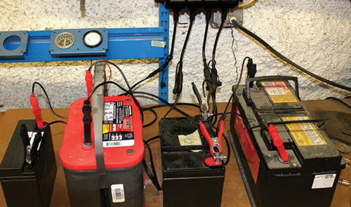 Station de maintenance de batterie 12V 4x5A PRO-LOGIX 4-Bank