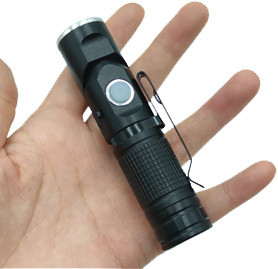 PG418 - LAMPE DE POCHE RECHARGEABLE SCOUT À TÊTE PIVOTANTE DE 600 LUMENS