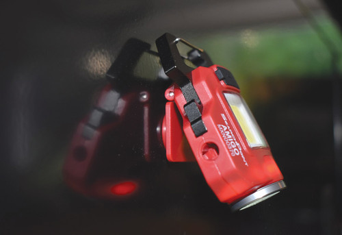 PG403 - POINT DE RECHERCHE® AMIGO PORTE-CLÉS RECHARGEABLE, BASE MAGNÉTIQUE, 700 LUMENS