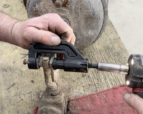 PG342 - PRESSE AUTOMATIQUE À GOUPILLE DE RÉGLAGE DE MOU POUR CAMIONS ET ÉQUIPEMENTS DE CLASSE 6-8