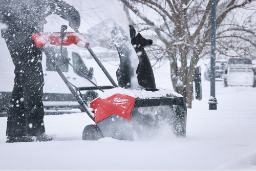 KIT DE SOUFFLEUSE À NEIGE À DOUBLE ÉTAGE À DOUBLE BATTERIE PROPULSÉE PAR LE CARBURANT M18™ DE 21", (2) BATTERIES M18 HD12.0, (1) CHARGEUR RAPIDE SIMULTANÉ À DOUBLE BAIE M18