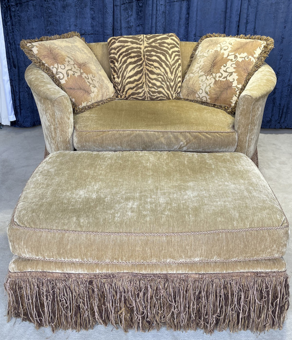 Key City Love Seat & Ottoman