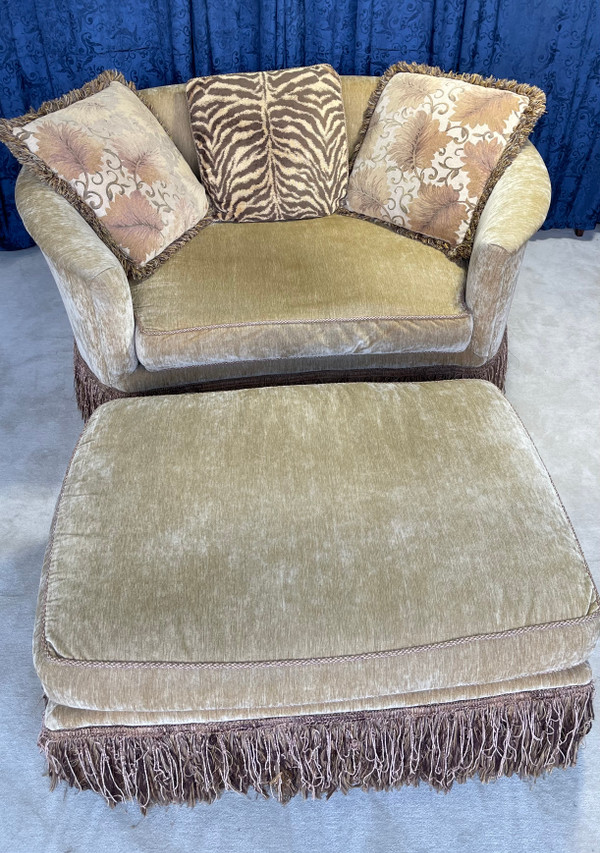 Key City Love Seat & Ottoman