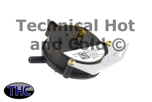 Goodman Amana B1370150 Pressure Switch Image 1