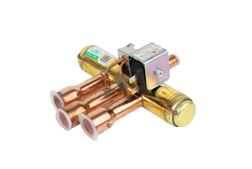 Rheem Ruud 61-102498-06 Reversing Valve w/ Coil Image 1