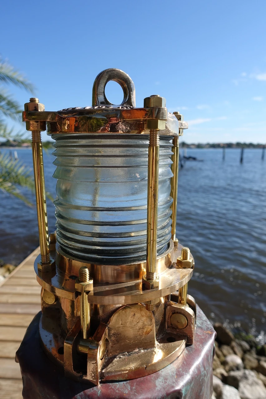 Bronze piling dock light