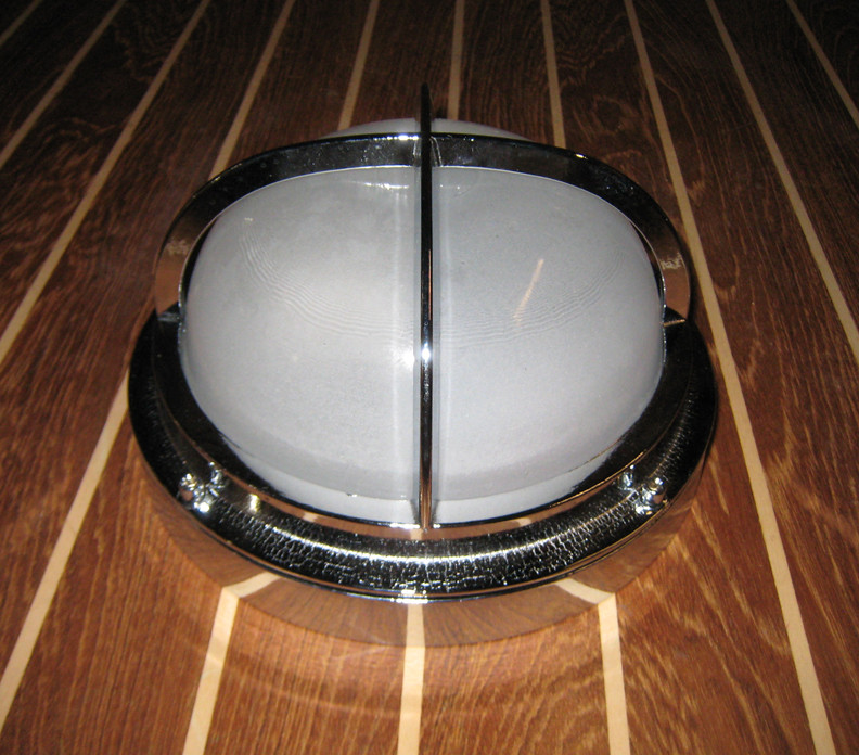 Chrome round nautical clamshell light