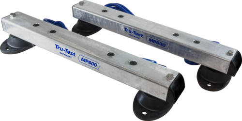Compatible with any Tru-Test scale indicator.
Corrosion resistant, with galvanized steel housing that protects the bar.
Rubber feet provide extra grip and shock protection.
23" long.
4,400 lbs capacity.