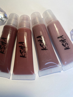 8 oz. lip-gloss nude lip-gloss set for purse, travel or amazing gift. Limited edition set of 4. This set features 4 new shades in a squeeze tube. Vanilla scents and contains coconut oil, Vitamin E oil and Castro oil.
