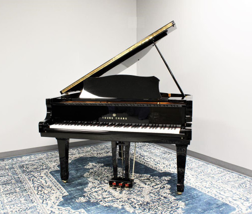 Used Young Chang baby grand piano Used Young Chang baby grand piano