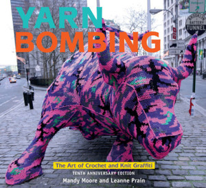 Yarn Bombing: The Art Of Crochet And Knit Graffiti: Tenth Anniversary Edition