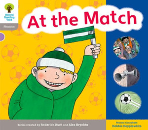 Oxford Reading Tree: Level 1: Floppy'S Phonics: Sounds And Letters: At The Match