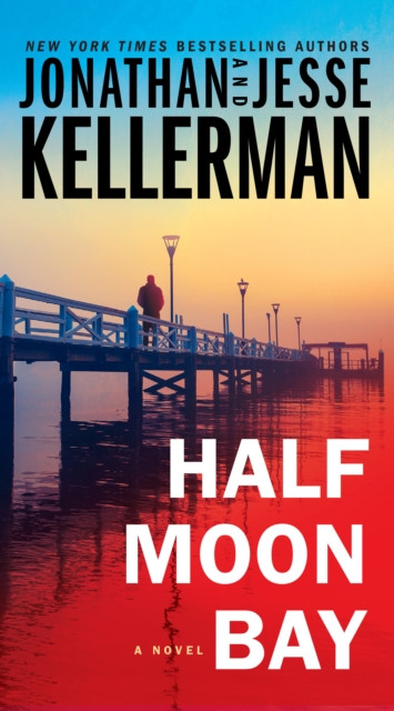 Half Moon Bay: A Novel - 9780525620105