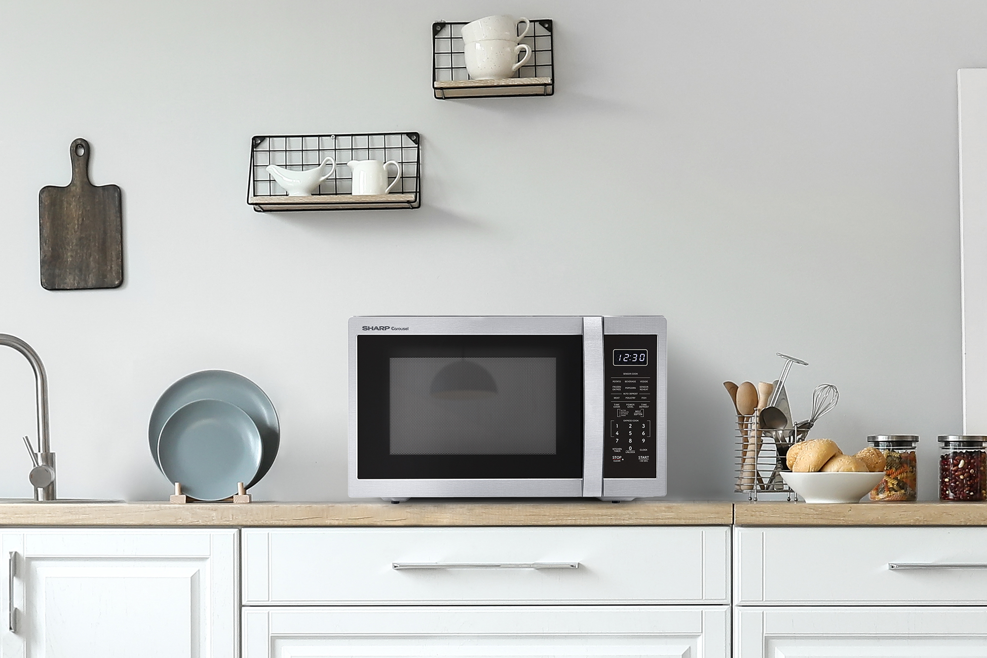 Sharp 1.4 cu. ft. Carousel Countertop Microwave (SMC1450KS) lifestyle