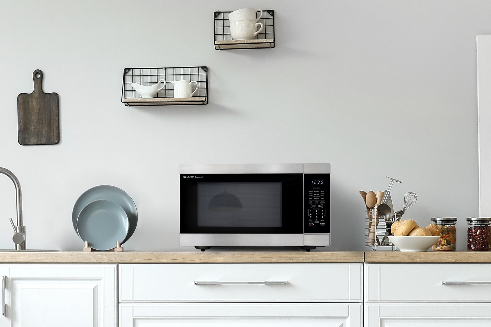 Sharp 2.2 cu. ft. Carousel Countertop Microwave Oven (SMC2265KS) lifestyle