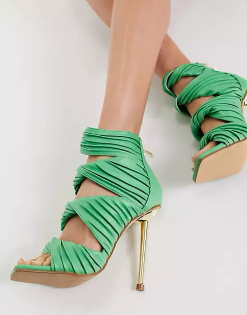 Strap Me 