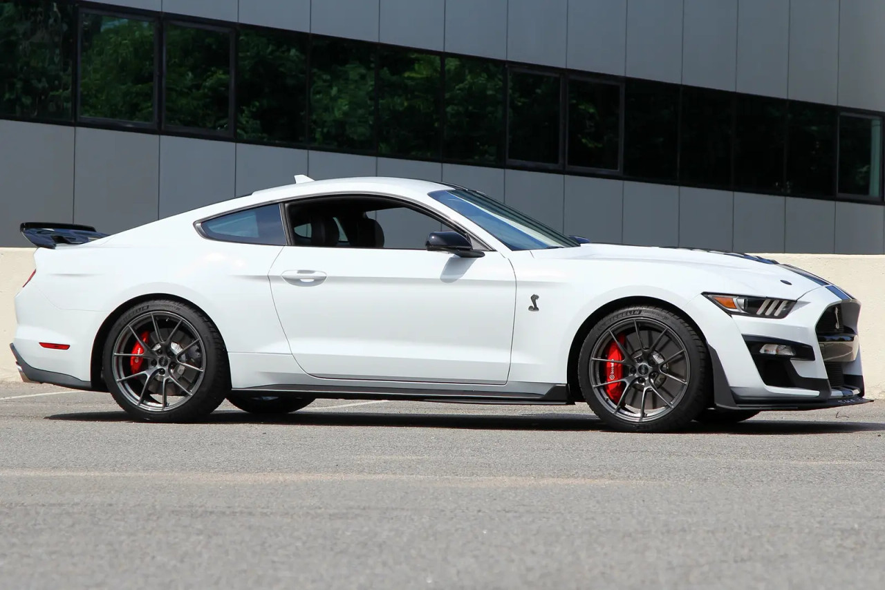 Apex VS-5RS Forged Wheels in Anthracite on 2020+ S550 GT500 (Staggered Fitment 20x11 ET26 front, 20x11.5 ET48 rear)