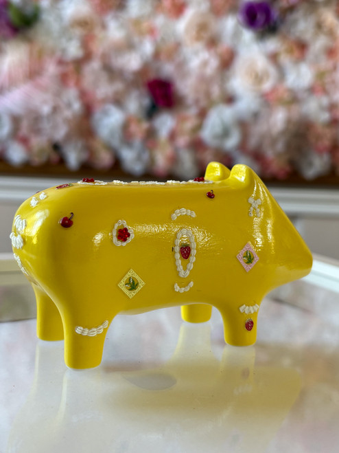 rüschen schweinchen - unikat aus porzellan