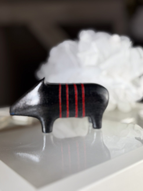 ringschwein, schwarz - unikat aus porzellan