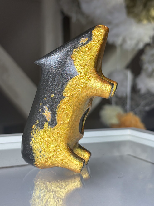 0094 goldene welle / schwarz  - das unikat aus porzellan