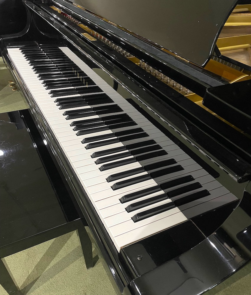 Yamaha 611 C6 Grand Piano or Polished Ebony