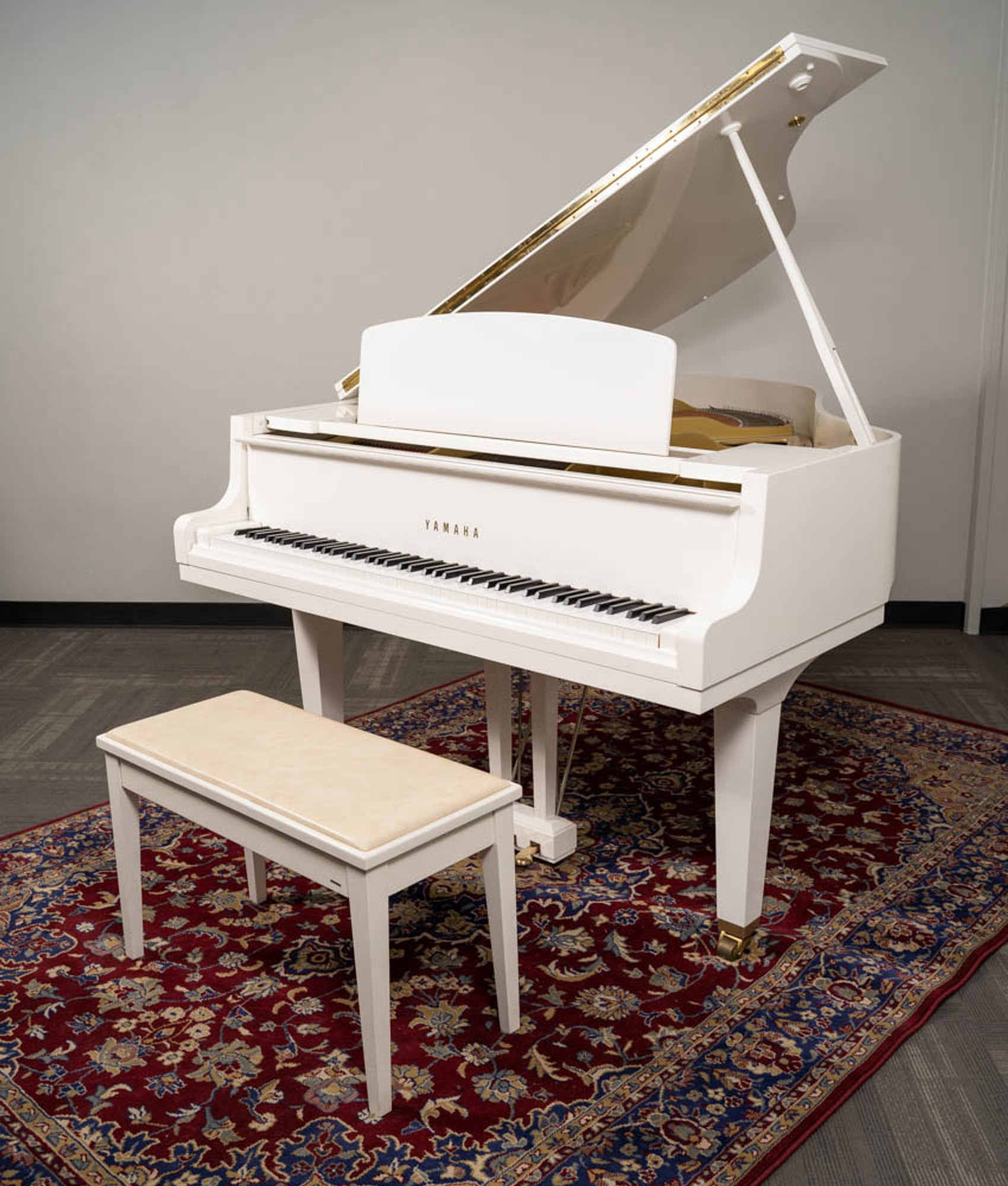 Yamaha 5'3" GH1 Polished White Grand Piano | Alamo Music
