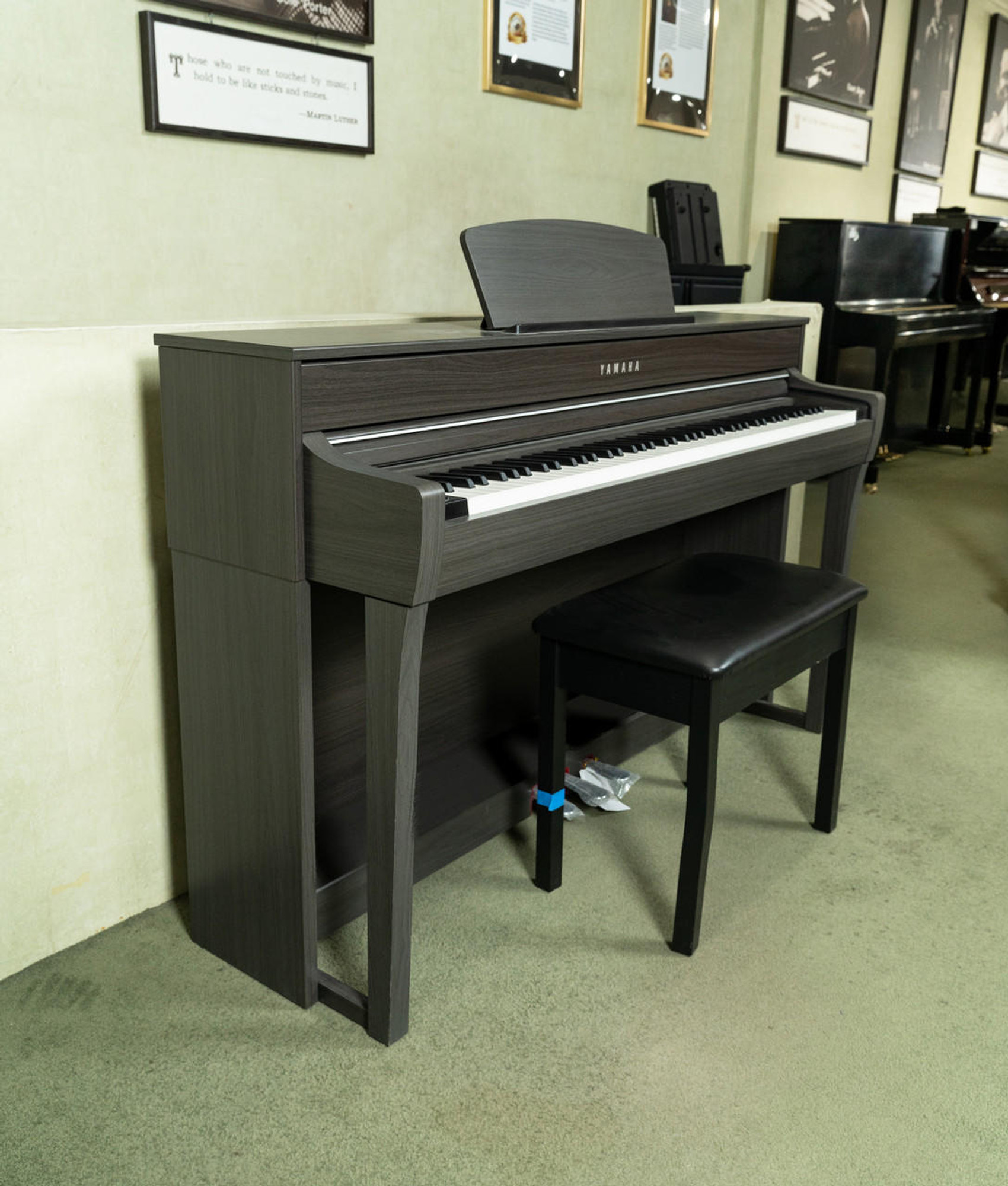 Yamaha Clavinova CLP-735 Dark Walnut Digital Piano | Alamo Music