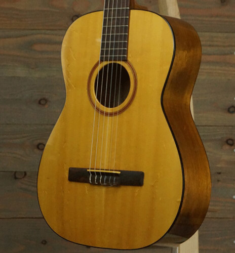 goya g 10 classical guitar