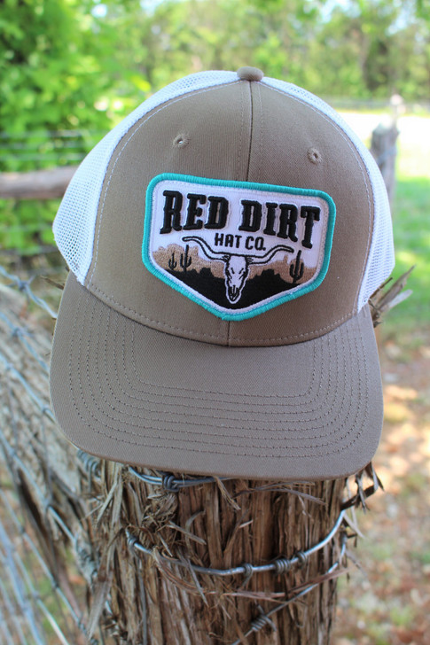 RED DIRT- BULL SKULL PATCH CAP IN LIGHT BROWN AND WHITE