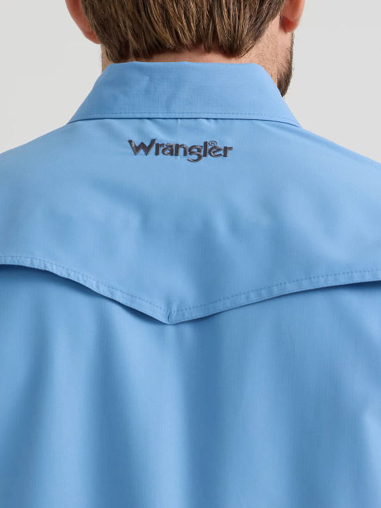 WRANGLER- MEN'S PERFORMANCE SNAP LONG SLEEVE SOLID SHIRT IN SKY BLUE