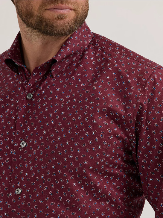 WRANGLER - MEN'S CODY JOHNSON ONE POCKET BUTTON DOWN LONGSLEEVE SHIRT IN BURGUNDY FLOWER