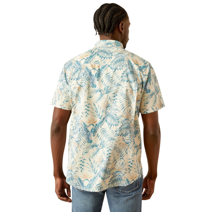 ARIAT - MEN'S VENTTEK OUTBOUND FITTED SHORT SLEEVE SHIRT IN KHAKI PALM PRINT