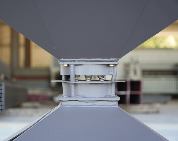 MB RANCH KING - 500 LBS MIGHTY MIDGET CORN FEEDER