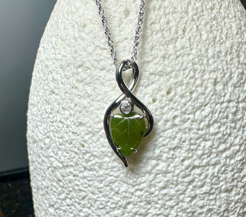 Natural Nephrite Jade Infinity TwIst, Leaf Pendant 25mm