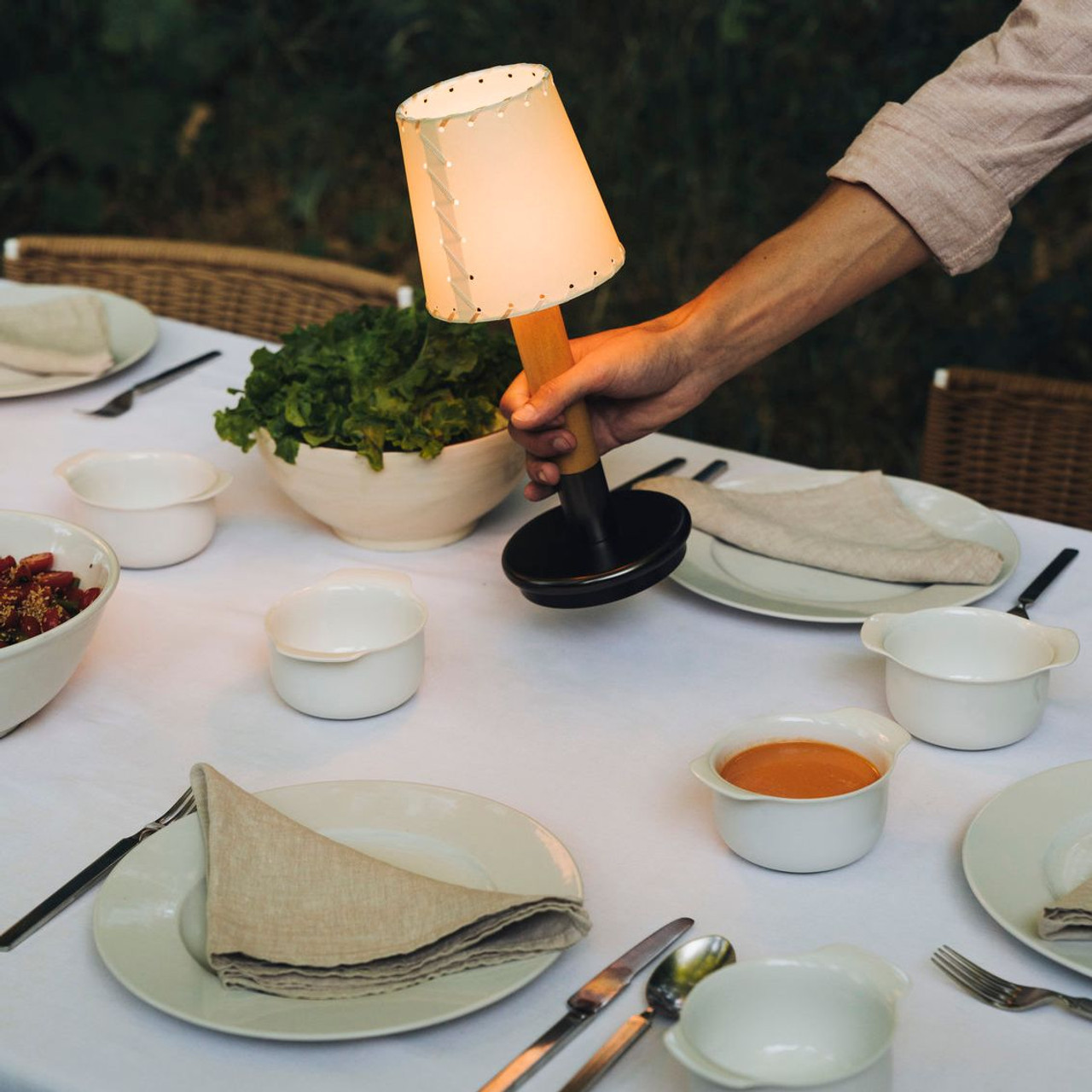 BÁSICA MÍNIMA BATERÍA Lámpara de mesa LED de abedul a batería By Santa &  Cole