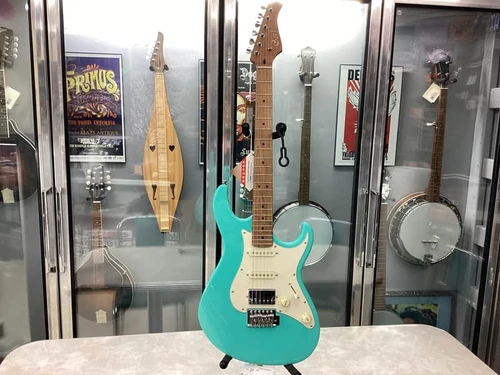 Designed for modern reliability and broad tonal range, the G200SE pairs a roasted maple neck and H-S-S versatility with throwback finishes. More Sounds, One Guitar: Delicate single-coil sparkle, glassy in-between tones, and a bold humbucker growl — the G200SE’s H-S-S layout makes it easy to explore a wide range of styles. Modern Stability, No Surprises: A roasted maple neck adds strength and consistency, helping the guitar stay in tune and feel right through changing conditions. Yesterday’s Colors, Today’s Style: Familiar finishes meet sharper lines and updated details, creating a look that respects tradition yet feels current. More Guitar Than Expected: Thoughtful upgrades, such as a roasted maple neck and versatile H-S-S electronics, give the G200SE a feel and sound that outperform its price range.

Construction: Bolt-On
Body Material: Poplar
Scale Length: 25.5" (648mm)
Neck Material: Roasted Maple
Fingerboard Material: Roasted Maple
Fingerboard Radius: 9.45" (R240)
Number of Frets: 22 Frets
Fret Type: Medium (2.4x1.2), Nickel Silver
Inlay: Black Dot
Nut Material: PPS
Nut Width: 1 21/32" (42mm)
Truss Rod: Two-way Adjustable
Pickups:Cort® Powersound H-S-S Pickups (Chrome Covered Humbucker)
Controls: 1-Volume, 1-Tone, 5-Way Switch
Bridge: 6-Point Vintage Tremolo
Tuning Machines: Die-Cast
Hardware: Chrome
Strings: D'Addario® EXL120