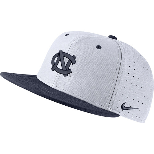 Nike Aerobill True Baseball Fitted Hat (White/Navy) Nike Aerobill True Baseball Fitted Hat (White/Navy)