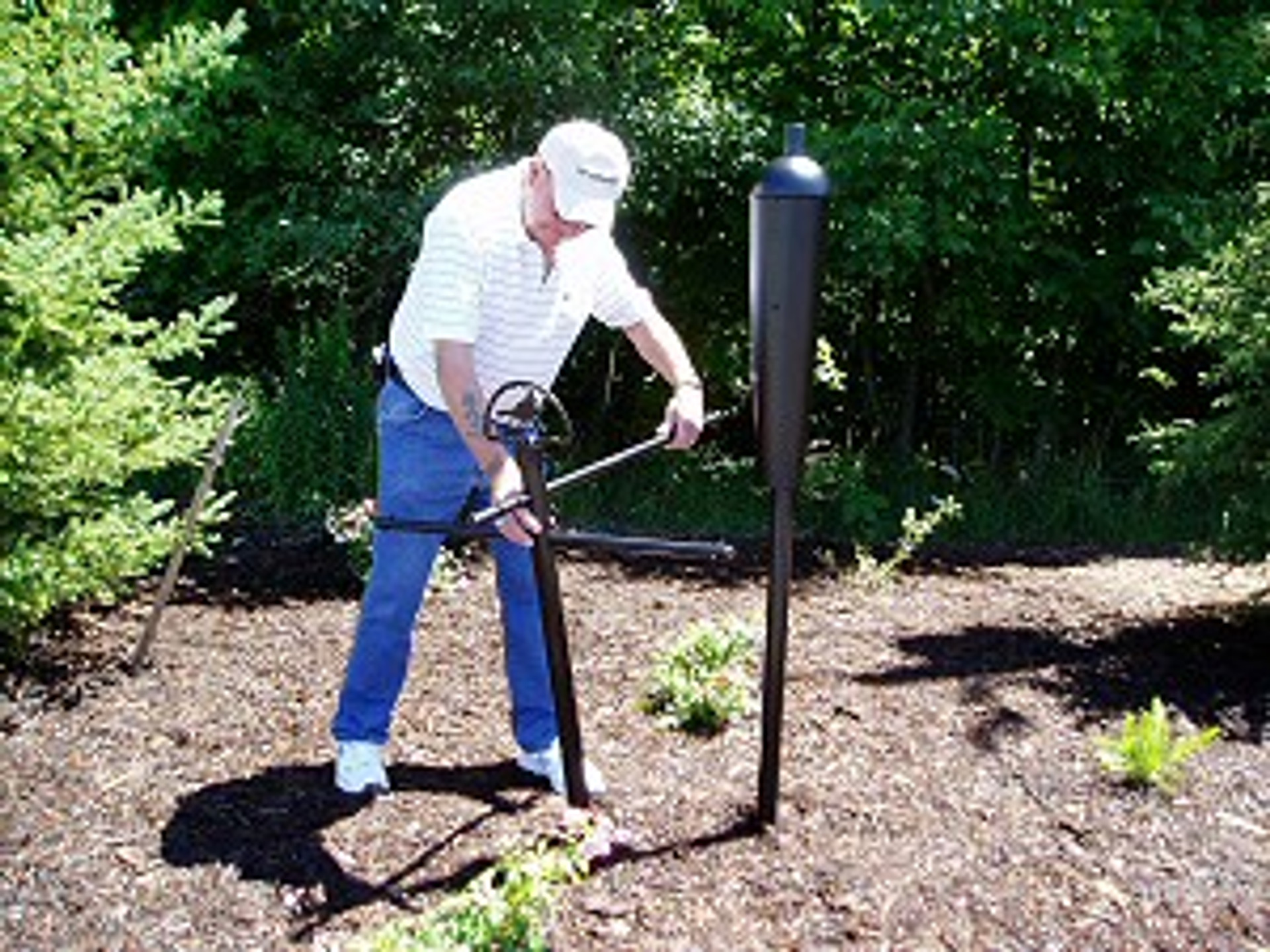 SQUIRREL STOPPER DELUX BIRD FEEDER POLE AND BAFFLE